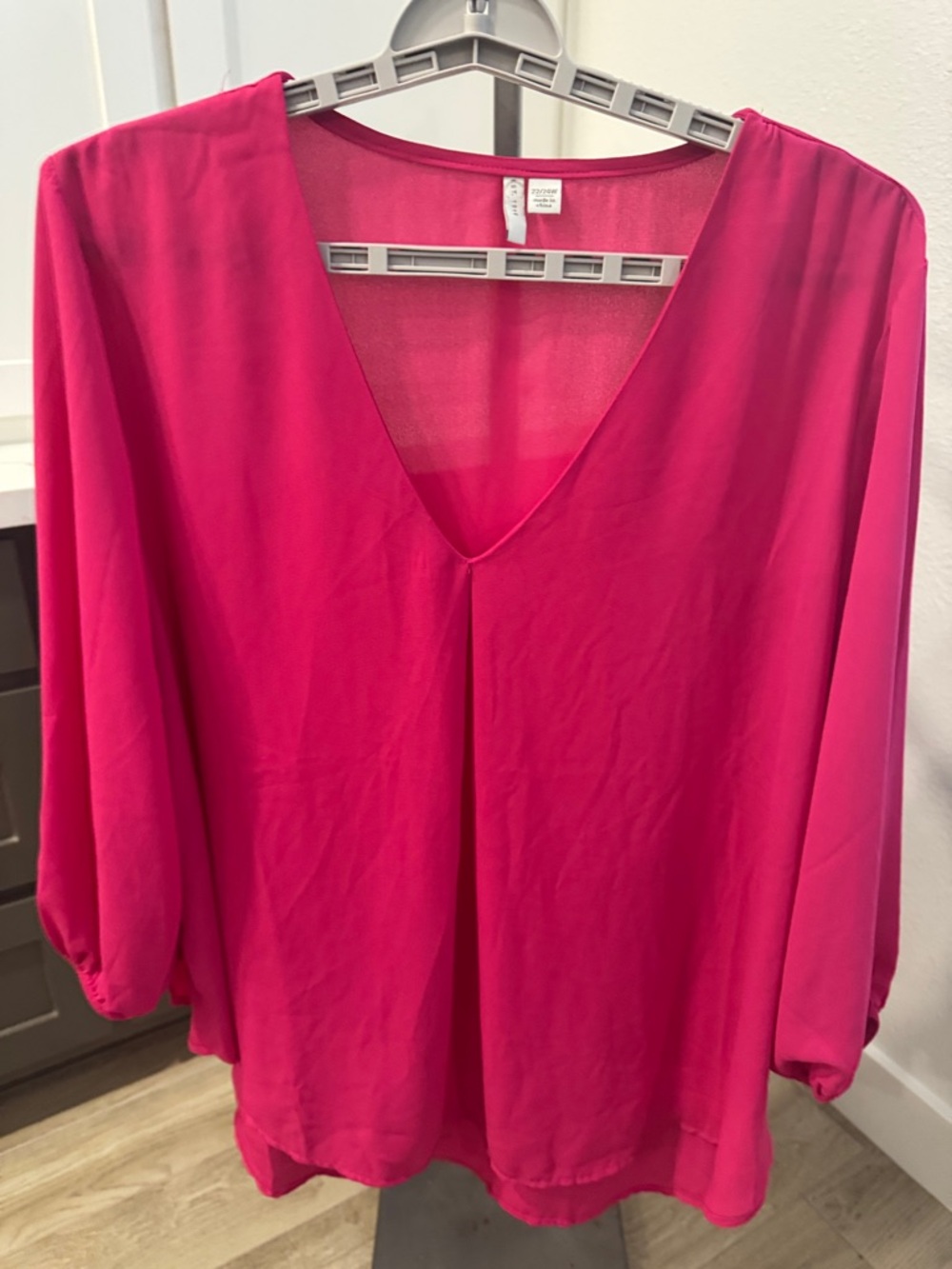 Women's V-Neck Long Sleeve Blouse in Fuchsia